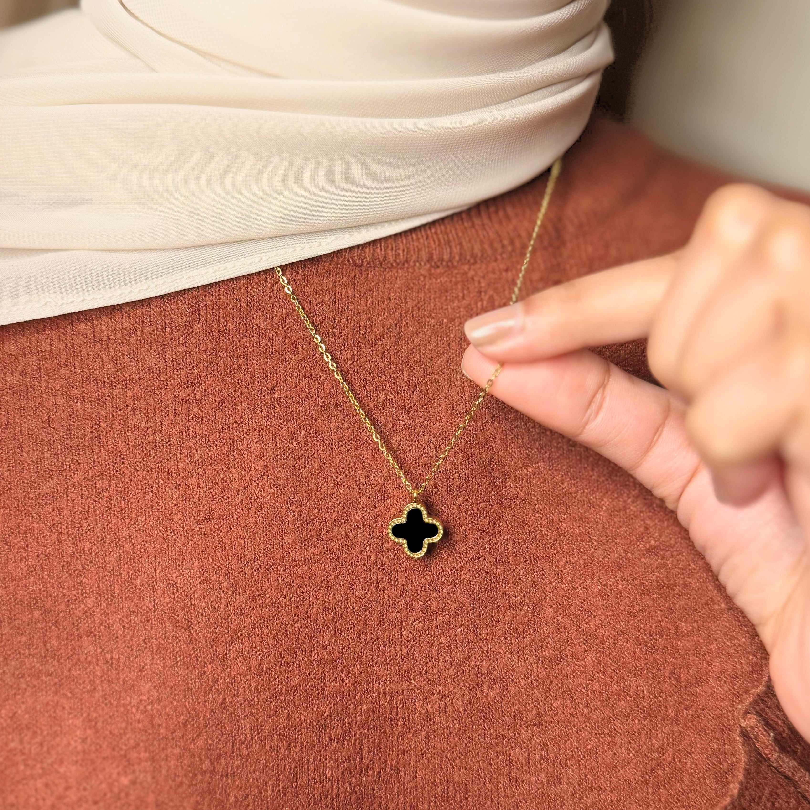 Four Leaf Clover Pendant – Amber
