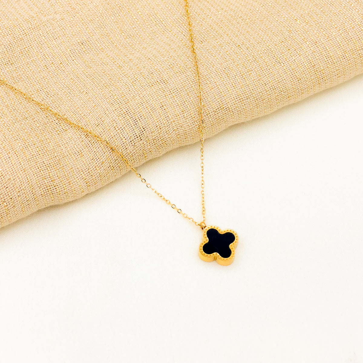 Four Leaf Clover Pendant – Amber
