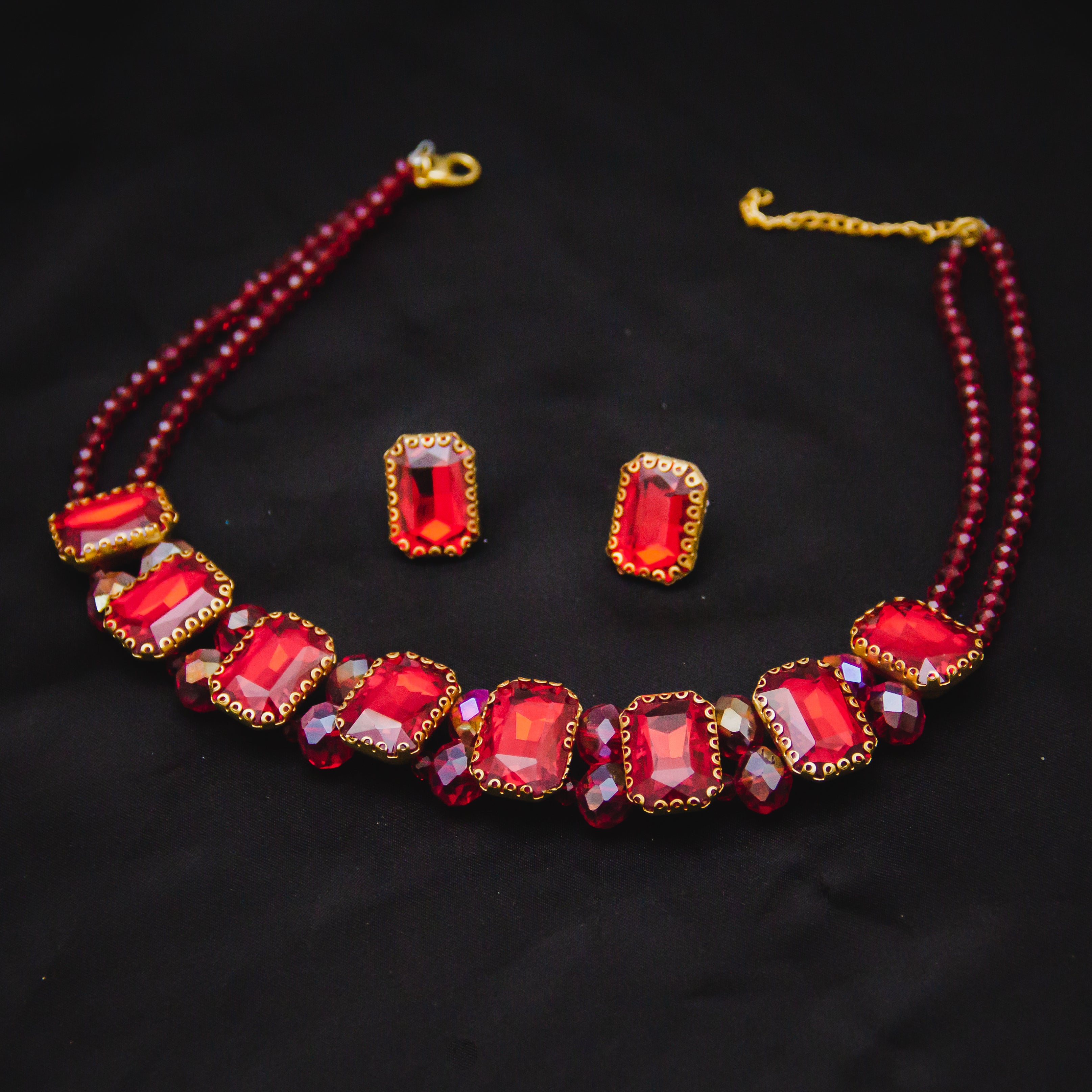 Maroon crystal deals necklace